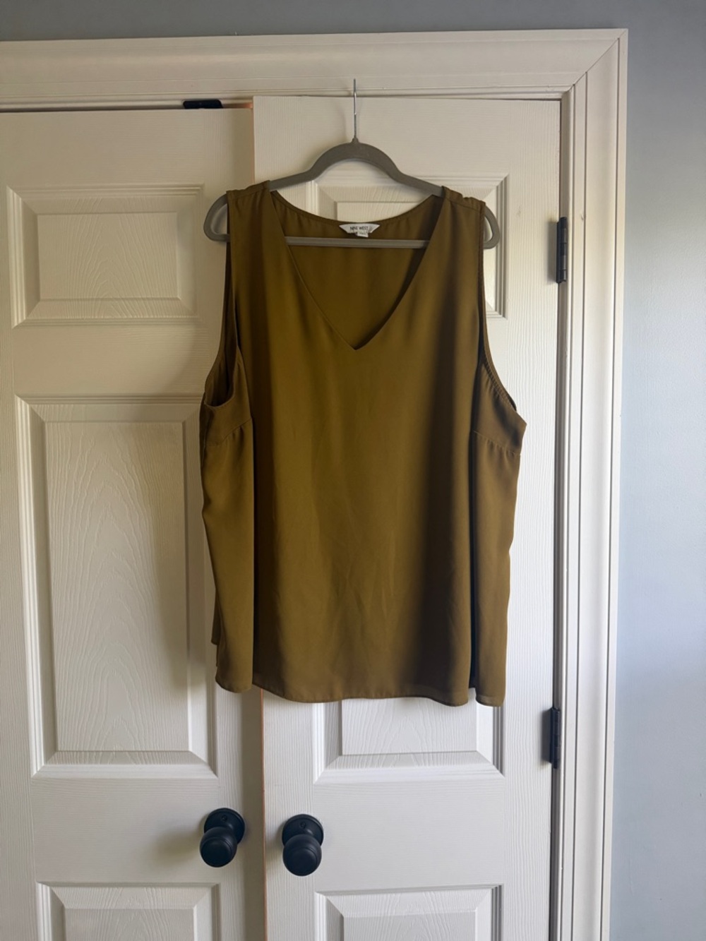 Nine West Olive Green V-Neck Sleeveless Camisole
